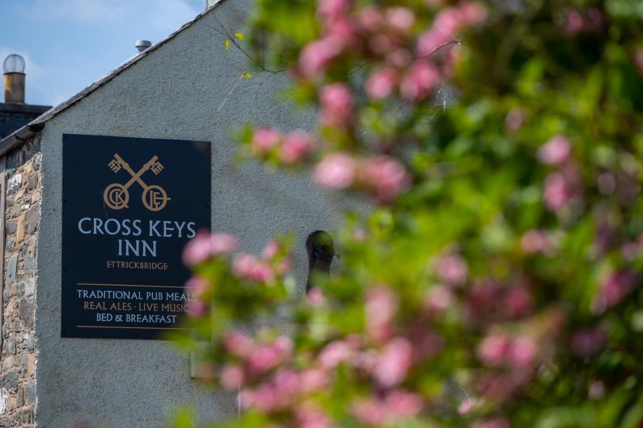 Ettrickbridge End Cross Keys Inn Ettrickbridge מראה חיצוני תמונה